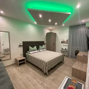 https://domus-cinecitta.it-romehotels.com